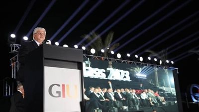 وزير التعليم العالي يشهد حفل تخريج أول دفعة من الجامعة الألمانية الدولية بالعاصمة الإدارية (صور)