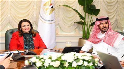 وزيرة الهجرة والملحق العمالي السعودي يوضحان حقوق وواجبات العمالة المصرية المغادرة إلى المملكة