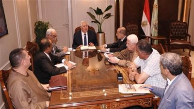 وزير الزراعة يشدد على المرونة في صرف الأسمدة على المزارعين (صور)