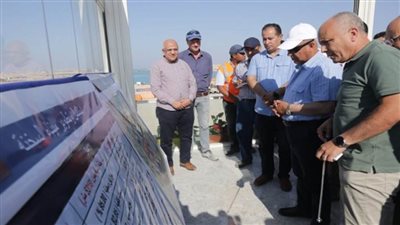 وزير النقل يتفقد مشروع استكمال تطوير ميناء السخنة (صور)