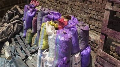 مداهمة 5 مصانع لإنتاج المخصبات وغراء الأخشاب المغشوشة في القليوبية