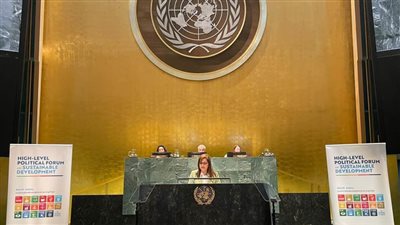 وزيرة التخطيط والتنمية الاقتصادية تلقي البيان الوطني المصري خلال افتتاح الشق الوزاري بأعمال المنتدى