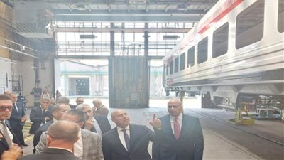 وزير النقل يلتقي رئيس شركة جانز مافاج لبحث توطين صناعة عربات السكك الحديدية في مصر (صور)