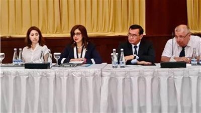 مصر تسلم 11 شحنة مساعدات طبية لعلاج التهاب الكبدي الوبائي لأوزبكستان