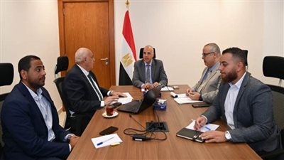وزير الري: مراجعة ماكينات تنظيف شبك الأعشاب الواقعة أمام محطات الرفع والتأكد من فاعليتها (صور)
