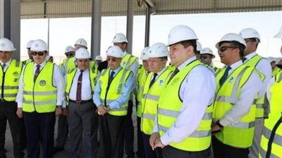 وزير الكهرباء ومدير 