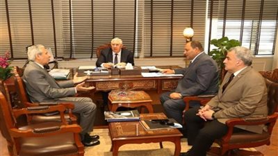 وزير الزراعة يتابع تنفيذ تكليفات القيادة السياسية بتنمية الثروة السمكية والبحيرات وزيادة الإنتاجية من الأسماك 