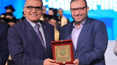 بالصور| جامعة مصر للعلوم والتكنولوجيا تنظم حفلاً مبهرا لتخريج دفعة جديدة من كلية 