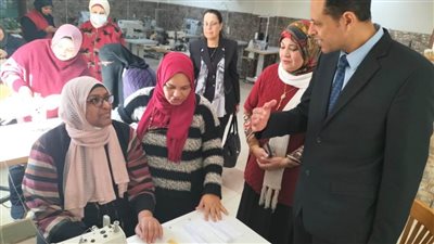 عمل الأقصر تختتم برنامجا تدريبيا على مهنة التفصيل والخياطة للفتيات