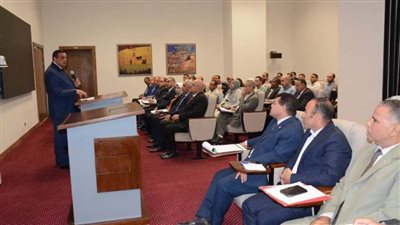 وزير التنمية المحلية يتابع مع سكرتيري عموم المحافظات الملفات الخدمية للمواطنين ومعدلات تنفيذ مشروعات 