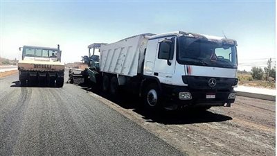 رئيس جهاز برج العرب الجديدة يتفقد أعمال تطوير الطريق الرابط بين المدينة والساحل الشمالي الغربي (صور)