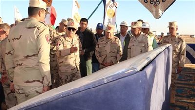 رئيس الأركان يتفقد مشروع استصلاح وزراعة الأراضي الصحراوية في توشكى