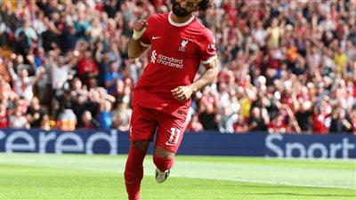 محمد صلاح يسجل ويقود ليفربول للفوز على بورنموث بثلاثية في الدوري الإنجليزي