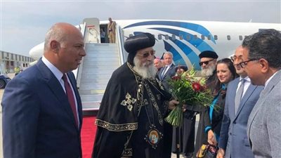 سفير مصر بالمجر يستقبل البابا تواضروس لدى وصوله 
