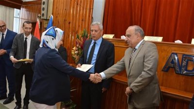 وزير قطاع الأعمال العام يفتتح مشروع تطوير بشركة ممفيس للأدوية بتكلفة 33 مليون جنيه