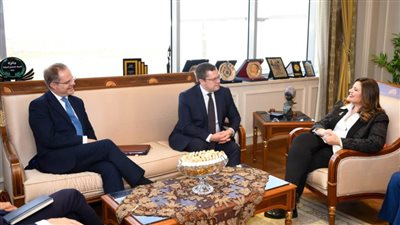 وزيرة الهجرة المصرية تستقبل نظيرها البريطاني لبحث سبل تعزيز التعاون الثنائي في الملفات ذات الصلة