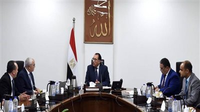 رئيس الوزراء يتابع مع وزير التربية والتعليم والتعليم الفني عددا من ملفات عمل الوزارة (صور)