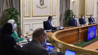 10 آلاف جنيه للمخالفين.. مدبولي يستعرض جهود التخلص من نواتج تطهير المجاري