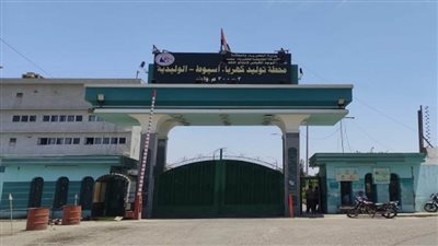 وزيرة البيئة: ربط محطة كهرباء أسيوط ومصنع حلوان للأسمدة بمنظومة الرصد الإلكترونية للانبعاثات الصناعية (صور)