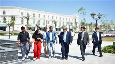 سفير كوريا الجنوبية يتفقد الأبراج الشاطئية والمدينة التراثية ومشروعات أخرى بمدينة العلمين الجديدة (صور)