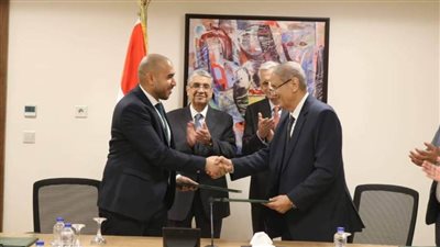 وزير الكهرباء وسفير فرنسا بالقاهرة يشهدان مراسم توقيع مذكرتي تفاهم بين القطاع وEDF 