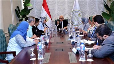 وزير التعليم يعقد اجتماعا مع قيادات الأكاديمية المهنية للمعلمين للارتقاء بالتنمية المهنية للمعلمين