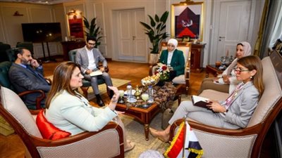 وزيرة الهجرة تستقبل المدير الاقليمي لليونسكو بالقاهرة والدول العربية لبحث التعاون المشترك (صور)