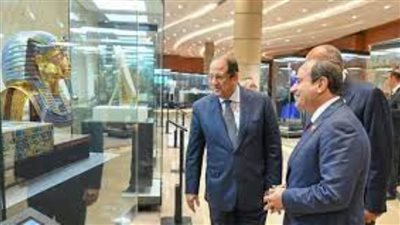 السيسي يتفقد النماذج الأثرية المصرية ضمن المعروضات التاريخية للدول المشاركة بقمة العشرين