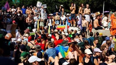 هولندا .. الشرطة تعتقل أكثر من 500 ناشط مناخي