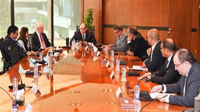 وزير التجارة يترأس اجتماع المائدة المستديرة لشركات الصناعات الغذائية (صور)