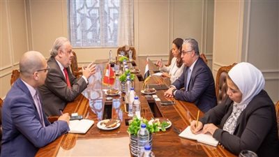 اقتصادية قناة السويس تستقبل سفير بيرو لبحث سبل التعاون وفتح آفاق الاستثمار (صور)