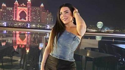 عبير صبري تجذب أنظار متابعيها بإطلالة صيفية جريئة