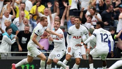 توتنهام يحقق انتصارًا مثيرًا على شيفيلد يونايتد في الدوري الإنجليزي