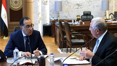 رئيس الوزراء يستعرض مع وزير الزراعة التركيب المحصولي للموسم الزراعي 2022/2023 (صور)
