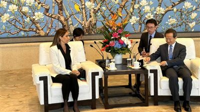 وزيرة الثقافة تلتقي عُمدة بكين وتبحث تكثيف التعاون الثقافي بين البلدين
