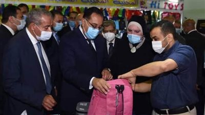 مدبولي يتفقد أجنحة معرض اهلا مدارس بأرض المعارض