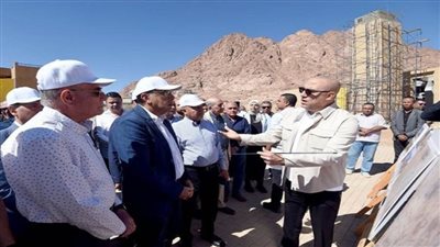 رئيس الوزراء يتفقد المنطقة السكنية الجديدة بالزيتونة بمدينة سانت كاترين (صور)