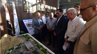 عبور 636097 سائحا و15450 سيارة.. رئيس الوزراء يتفقد منفذ طابا البري