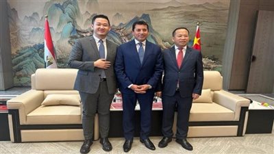 وزير الرياضة يلتقي رئيس شركة دافينج الصينية (صور)