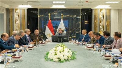 وزير الدولة للإنتاج الحربي يوجّه بتطبيق مباديء الحوكمة بالقطاعات كافة (صور)