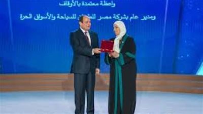 القومى للمرأة يهنئ الواعظة وفاء عبد السلام لتكريمها من الرئيس باحتفالية المولد النبوي