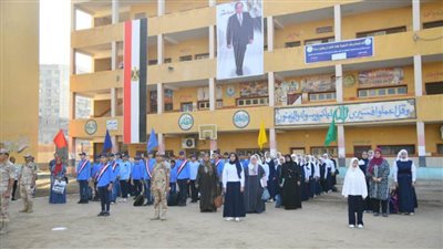 على أنغام النشيد الوطني..محافظ الغربية يشهد الطابور الصباحي بمدرسة طنطا الفنية ومحمد فريد