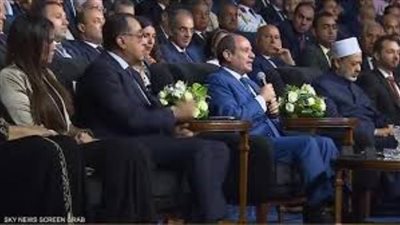 الرئيس السيسي: وزيرا الكهرباء والبترول بيتخانقوا مع بعض بسبب سعر الغاز