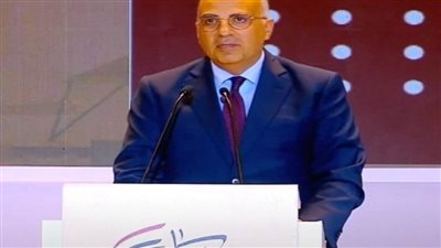 وزير الري يستعرض إنجازات الوزارة أمام الرئيس السيسي بـ