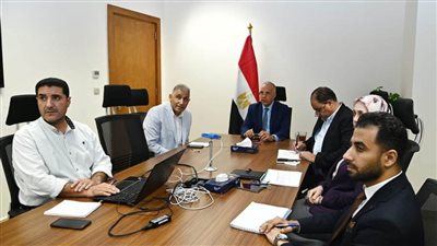 وزير الري يتابع موقف المشروعات المائية