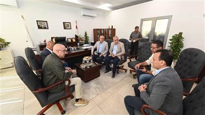 وزير الإسكان يعقد اجتماعا بمقر جهاز مدينة العلمين الجديدة لمتابعة سير العمل بالمشروعات المختلفة الجاري تنفيذها بالمدينة