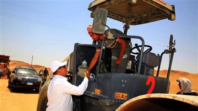 الريف المصري الجديد: شق وتمهيد وتأهيل 2400 كيلو متر طولي طرق ومدقات بأراضي مشروع الـ 1.5 مليون فدان