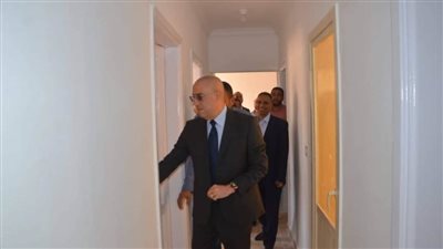 وزير الإسكان يتفقد وحدات 