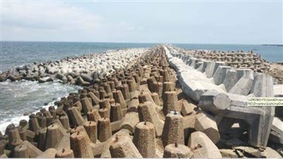 وزير الري يتابع أعمال حماية الشواطئ بالبحيرة