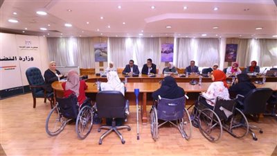  وزيرة التضامن تلتقي أدمن وممثلي 